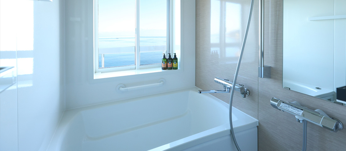 バスルームから富山湾を望むモダン和室