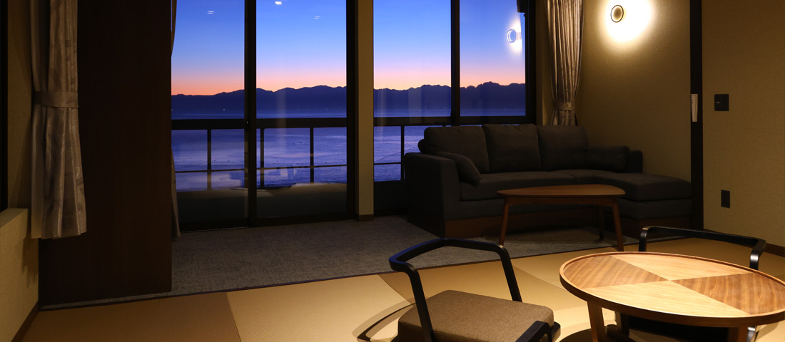 バスルームから富山湾を望むモダン和室